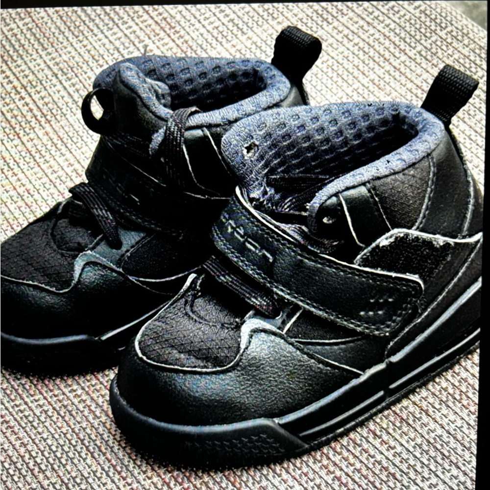 Retro 2011 Nike Michael Jordon Basketball Hightops size 6.5 sneakers 👞 Toddler